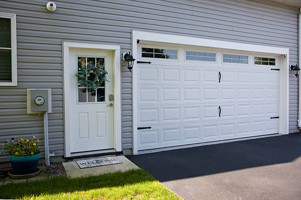 24/7 Emergency Garage Door Panel Replacement experts in Baudette, MN